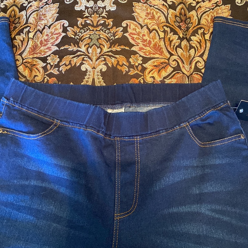 NWT denim skinny leggings.  Elastic waist. - Picture 4 of 5